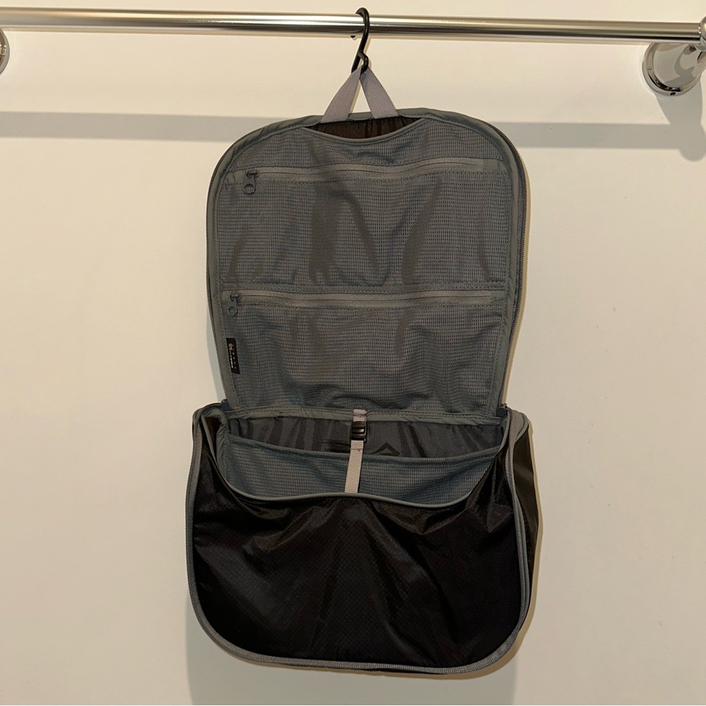 Sea to Summit Large Hanging Toiletry Bag in Black